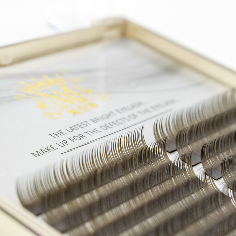 Brown false eyelashes