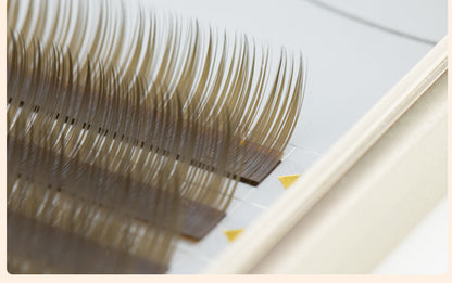 Brown false eyelashes
